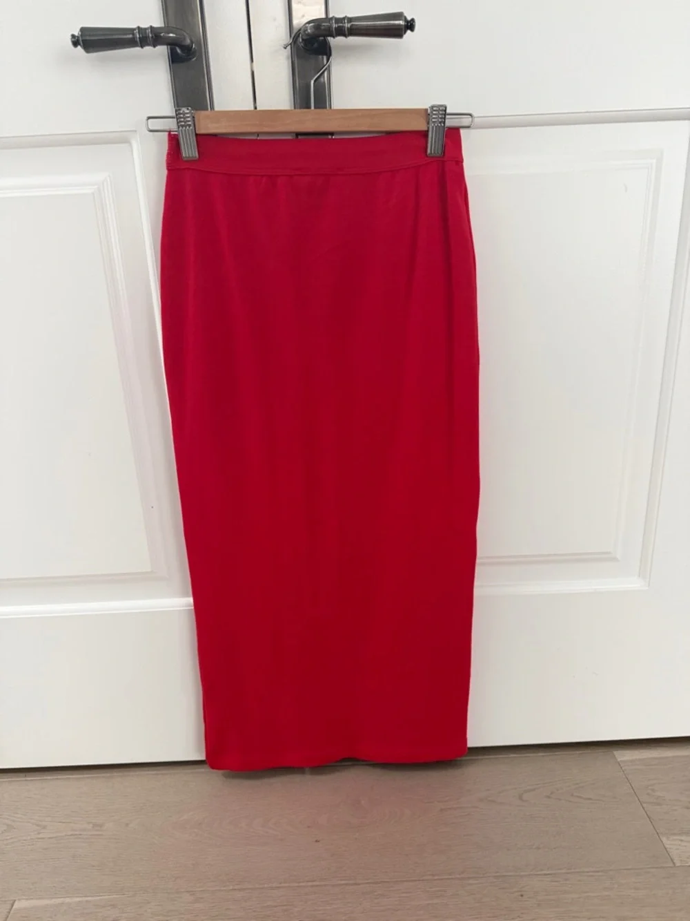 Zara Vibrant Red Midi Pencil Skirt - Picture 3 of 6